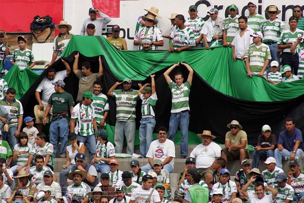 La afición de La Comarca apoyando a su equipo
