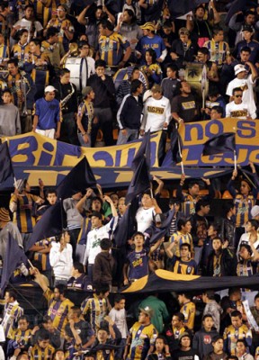 La afición fue la más motivada pero no fue su noche.