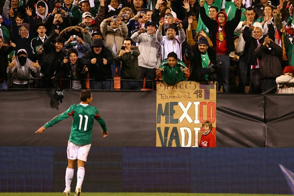La afición le agradeció la entrega.