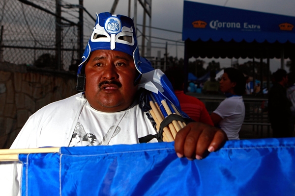 La afición poblana apoya a su equipo.
