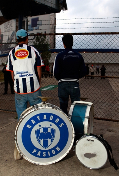 La afición poblana apoya a su equipo.