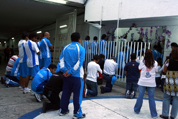 La afición poblana apoya a su equipo.