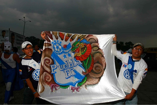 La afición poblana apoya a su equipo en los Cuartos de Final.