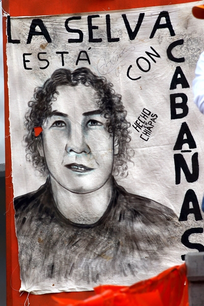 La afición reconociendo a Cabañas