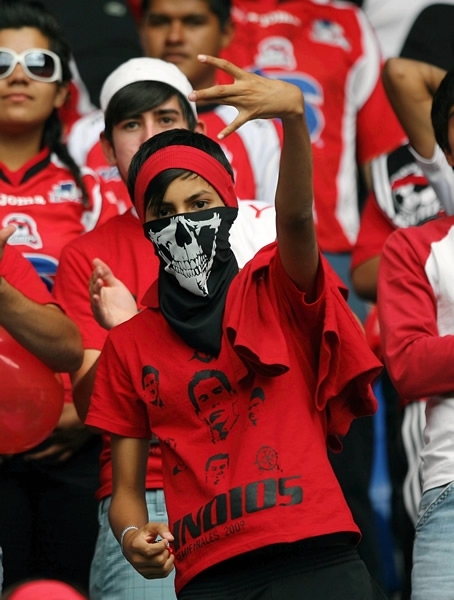 La barra lleva orgullosa los colores en su pecho.