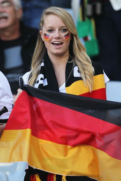 La belleza teutona, presente en el estadio