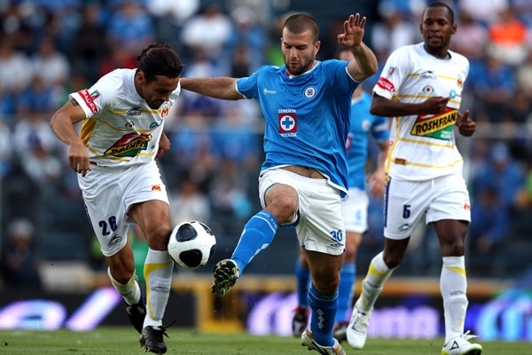 La defensiva michoacana buscando detener a Villa