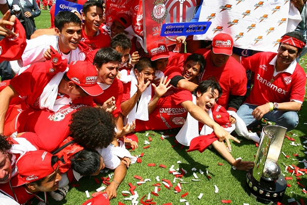 La fiesta en Toluca comenzó en la cancha.