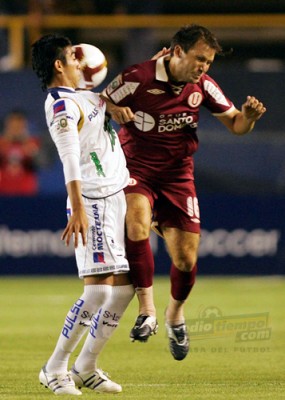 La fuerza fue una constante del encuentro.