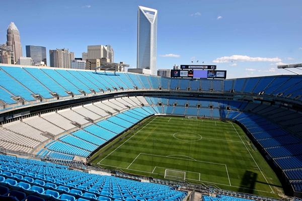 La impecable cancha está lista para el amistoso.