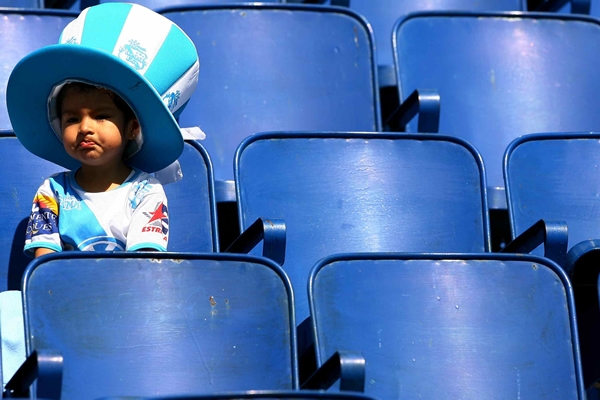 La juventud llegó al estadio con nuevas ilusiones.