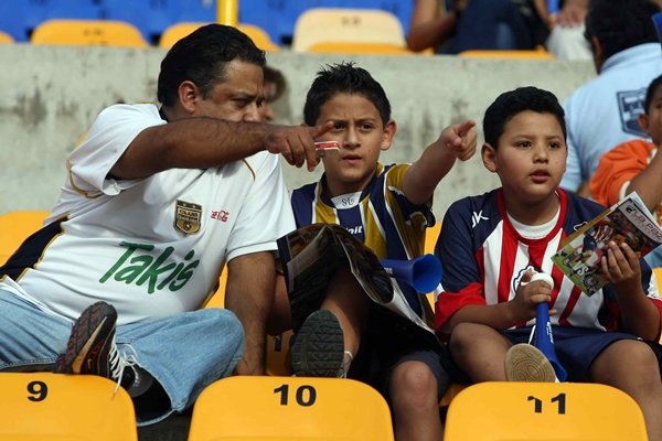 La juventud se une en el estadio.
