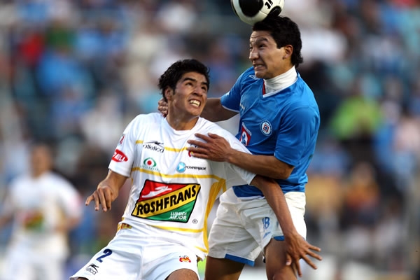 La lucha fue intensa de ambos equipos