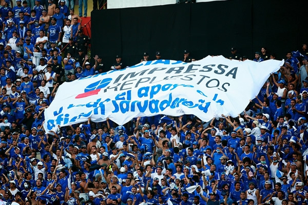 La marea azul se hace presente.