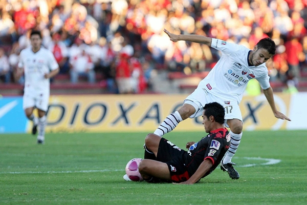 La pelota se peleó como si fuera el último partido de todos.
