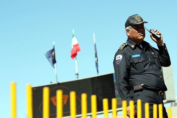 La seguridad en el estadio, siempre lista.