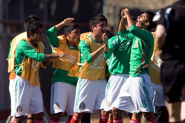 La Selección Sub-17 festeja en el Premundial ante Trinidad y Tobago.