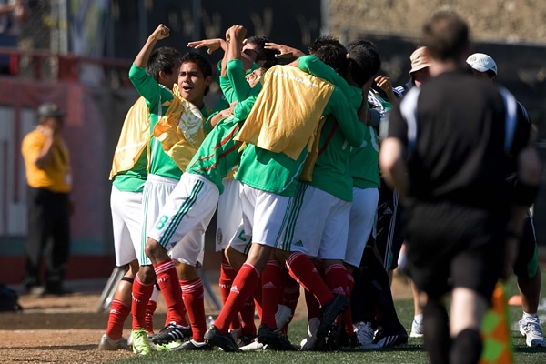 La Selección Sub-17 festeja en el Premundial ante Trinidad y Tobago.