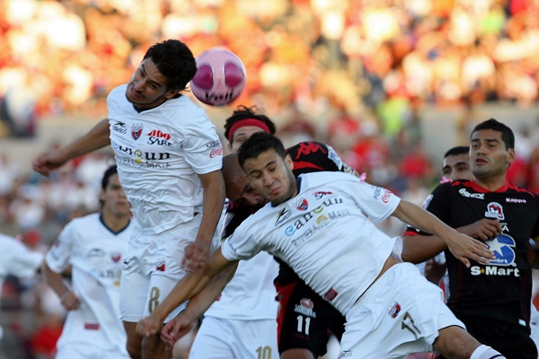 La Tribu buscó y generó, pero le faltó meterla.