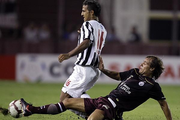 Lanús 0-2 Libertad4