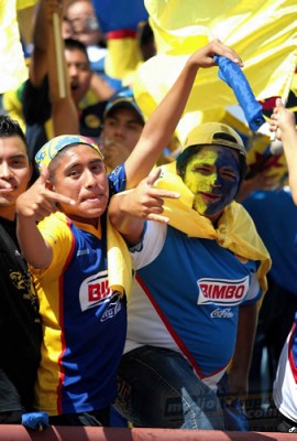 Largo viaje tuvo que hacer la hinchada amarilla.