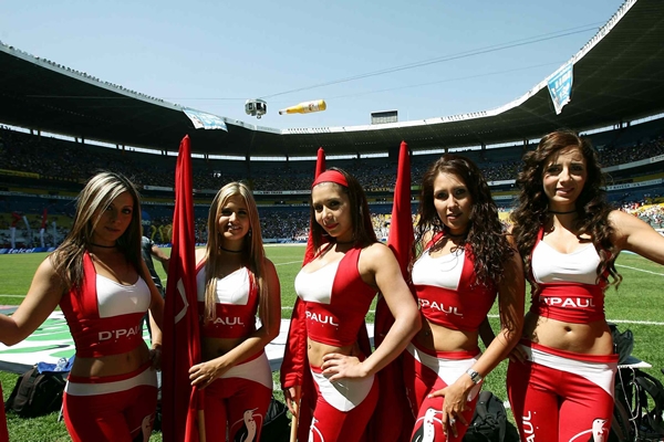Las bellas esperando el encuentro
