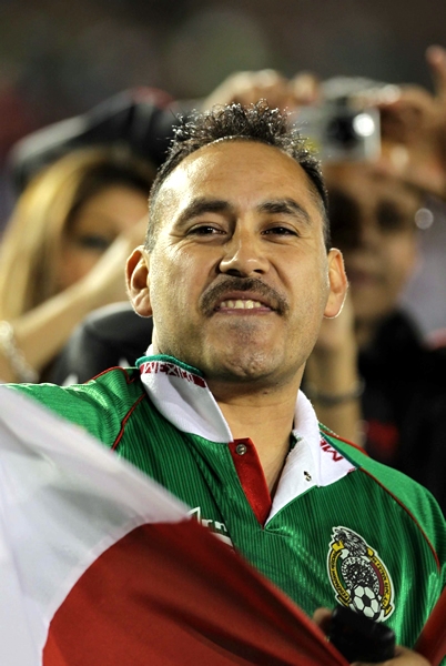 Las emociones dentro del Rose Bowl se contagian.