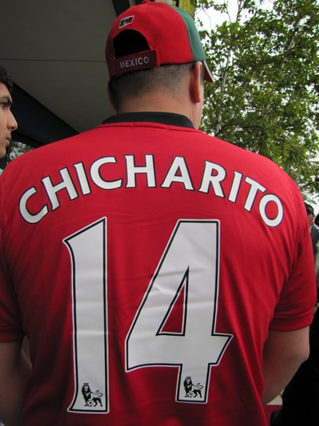 Las playeras del Chicharito hicieron su aparición