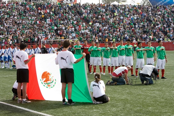 Las Selecciones se presentaron ante el respetable.
