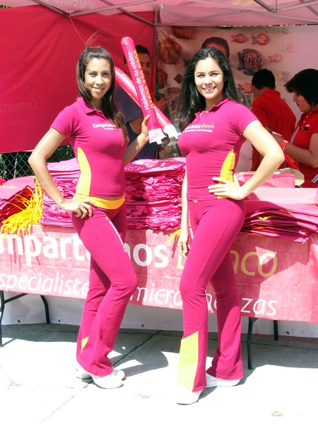Llamando la atenció de los presentes