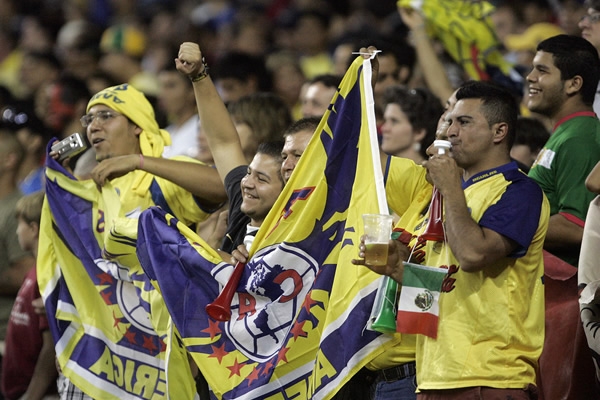 Los aficionados americanistas apoyando en todo momento