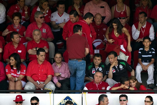 Los aficionados disfrutaron de un largo encuentro.