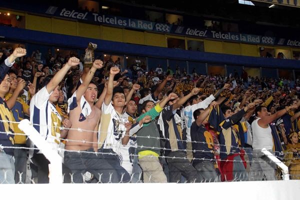 Los aficionados pumas cantaron su himno