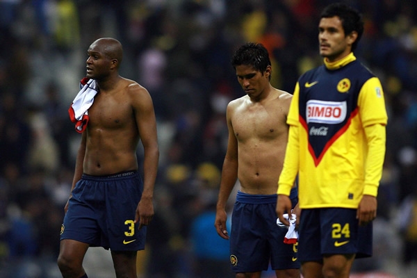 Los americanistas abandonan tristes el campo