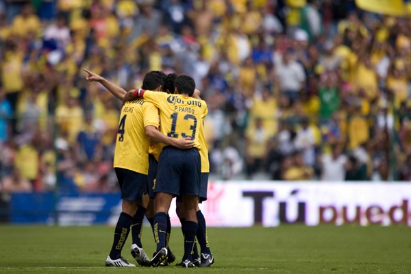 Los americanistas celebrando con Reyna