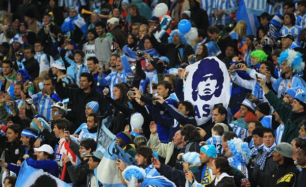 Los argentinos, buscando llevarse la foto del recuerdo.