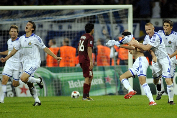 Los de Dynamo Kiev festejaron la vueta de su equipo.