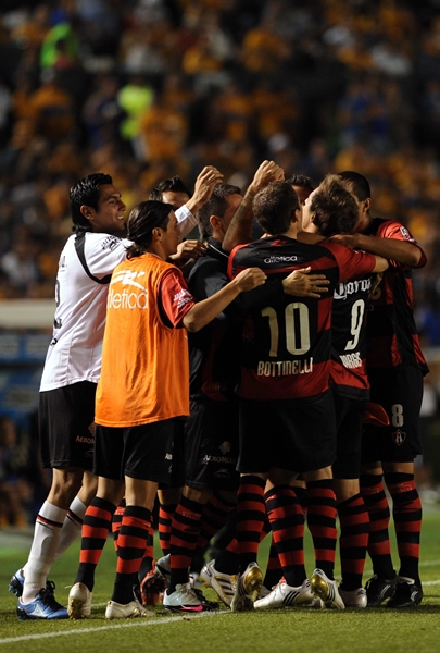 Los dirigidos por Ischia disfrutan el sabor del gol.