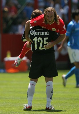 Los escarlatas siguen en lo alto del torneo.