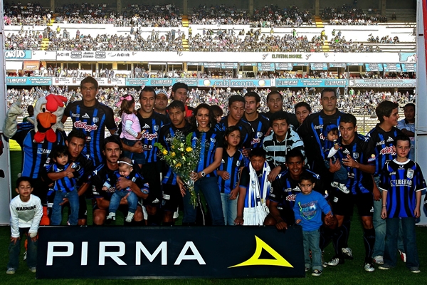 Los Gallos con su guapa madrina