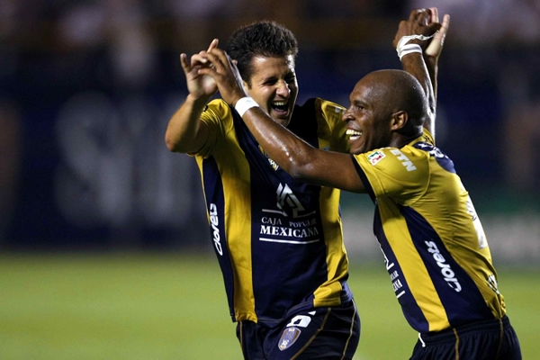 Los Gladiadores pudieron dar felicidad a su afición.