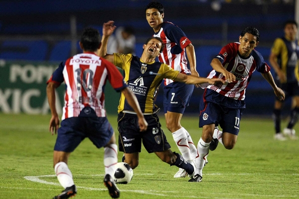 Los golpes de Chivas fueron en creccendo.