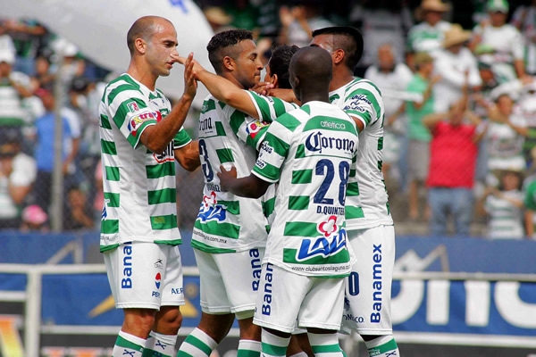 Los Guerreros festejando el gol