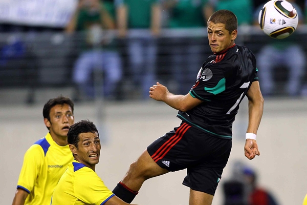 Los intentos del Chicharito se quedaron en eso, sólo intentos.