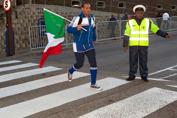 Los italianos acuden puntuales a la cita.