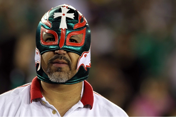 Los luchadores que representan ambas naciones.