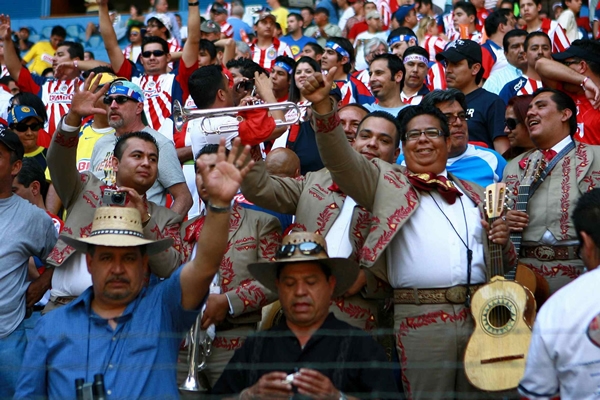 Los mariachis sonaron más fuerte.