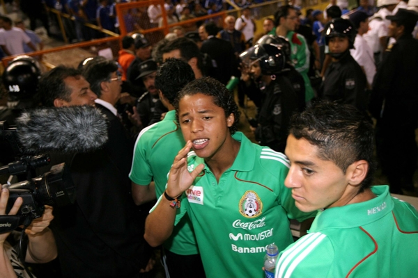 Los mexicanos se enfrascaron en insultos con los salvadoreños