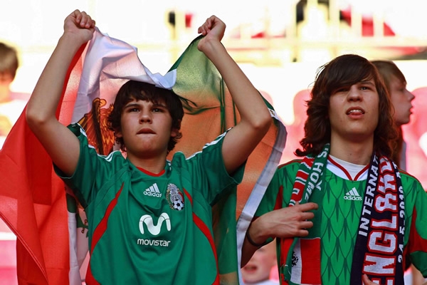 Los mexicanos siempre apoyando al Tri
