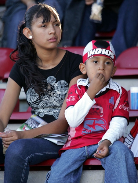 Los niños con la ilusión de ver crecer a su equipo.